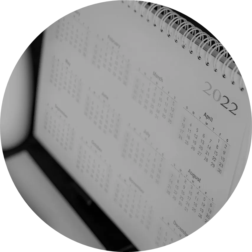 Image of desk calendar showing year 2022